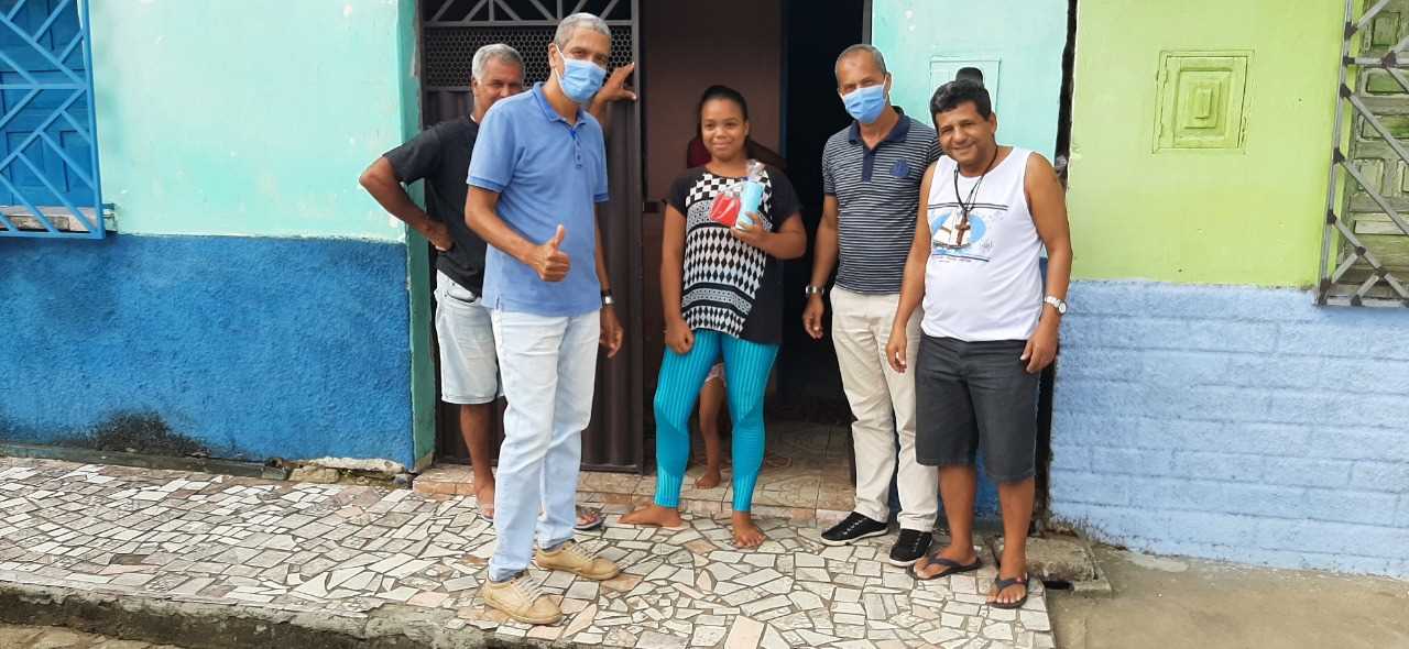 Camacã: Garis são homenageados em suas casas